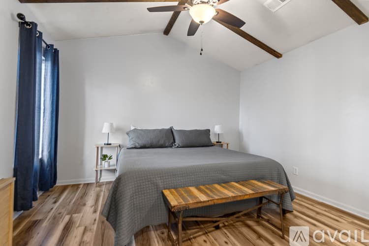 Sherwood House: 122 Pecan Valley Dr