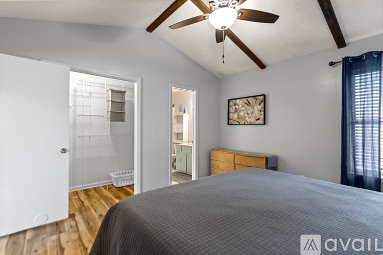 Sherwood House: 122 Pecan Valley Dr
