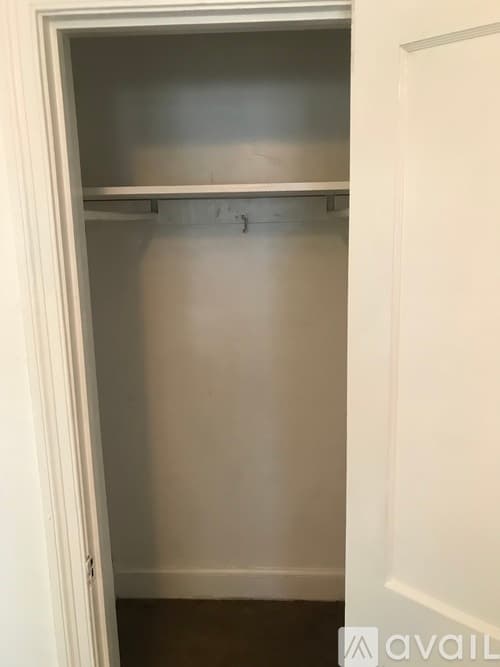 Goldsboro House: 1102 E Elm St