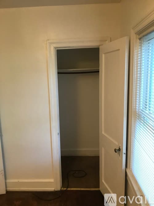 Goldsboro House: 1102 E Elm St