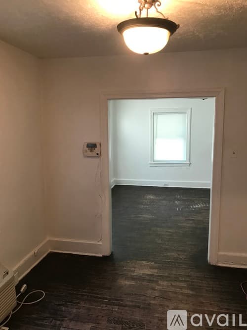 Goldsboro House: 1102 E Elm St