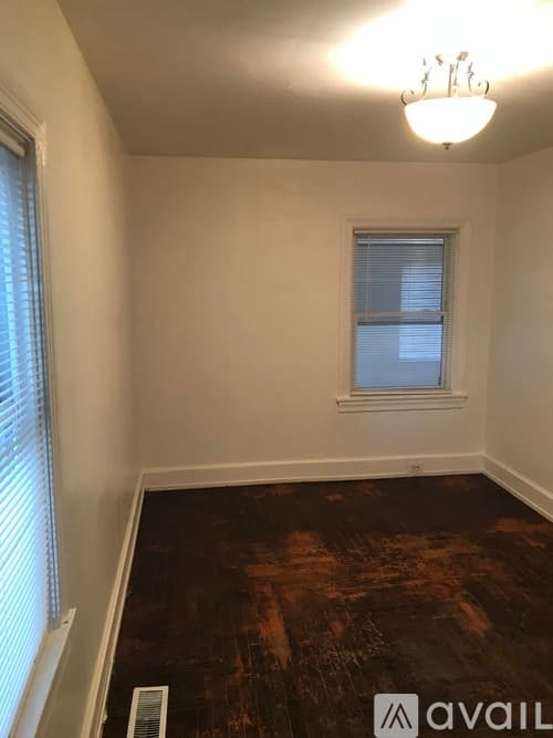 Goldsboro House: 1102 E Elm St