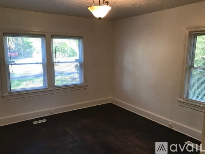 Goldsboro House: 1102 E Elm St