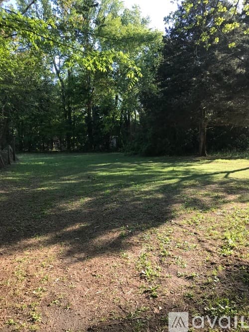 Goldsboro House: 1102 E Elm St