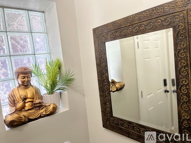 Chicago Apartment: 6145 S Eberhart Ave