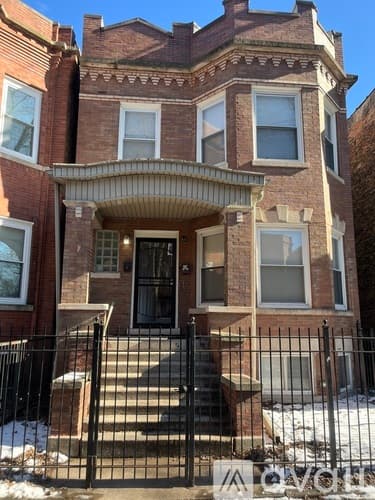 Chicago Apartment: 6145 S Eberhart Ave