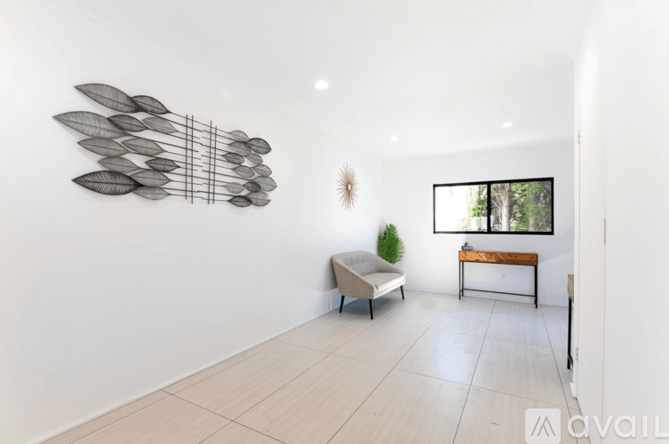 Los Angeles House: 18328 Bessemer St