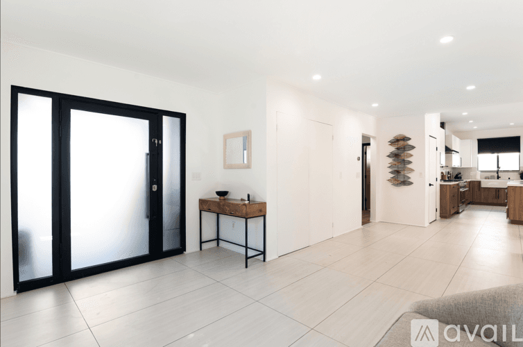 Los Angeles House: 18328 Bessemer St