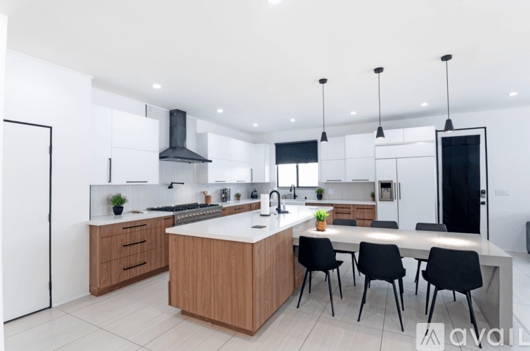 Los Angeles House: 18328 Bessemer St