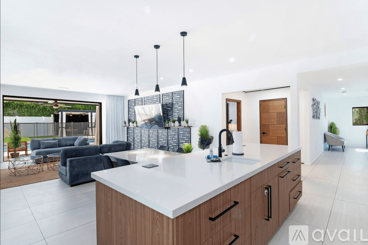 Los Angeles House: 18328 Bessemer St