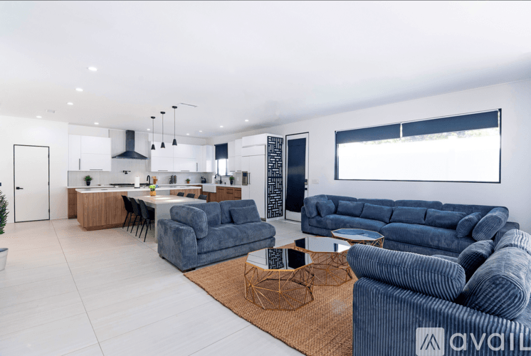 Los Angeles House: 18328 Bessemer St