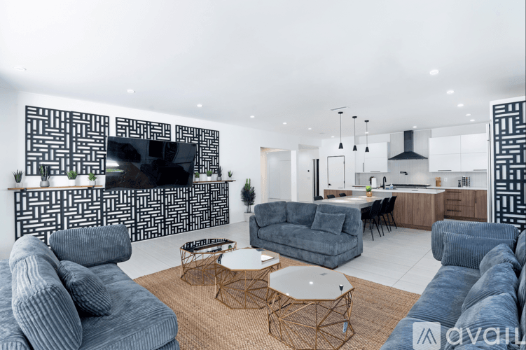 Los Angeles House: 18328 Bessemer St
