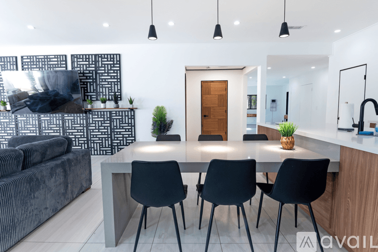 Los Angeles House: 18328 Bessemer St