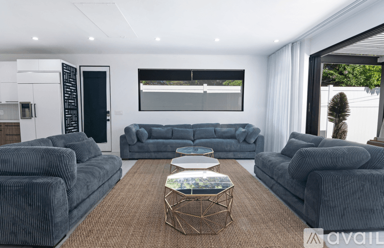 Los Angeles House: 18328 Bessemer St