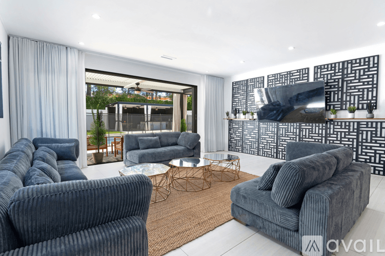 Los Angeles House: 18328 Bessemer St