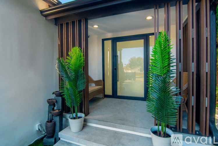 Los Angeles House: 18328 Bessemer St