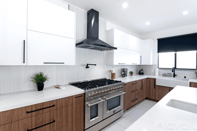 Los Angeles House: 18328 Bessemer St