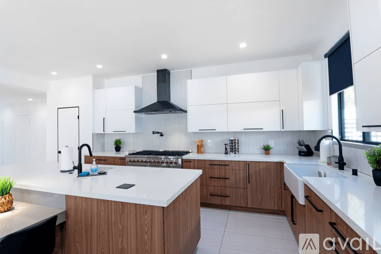 Los Angeles House: 18328 Bessemer St