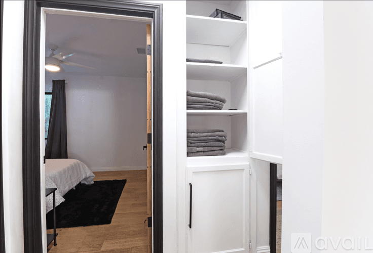 Los Angeles House: 18328 Bessemer St