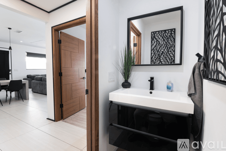 Los Angeles House: 18328 Bessemer St