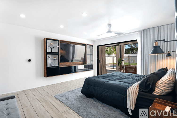 Los Angeles House: 18328 Bessemer St