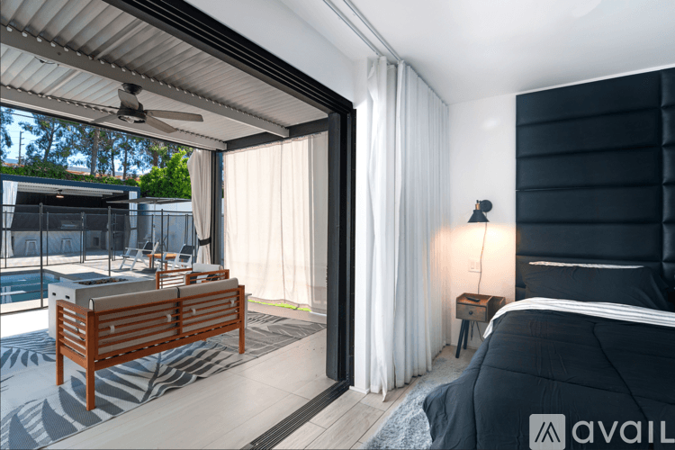 Los Angeles House: 18328 Bessemer St