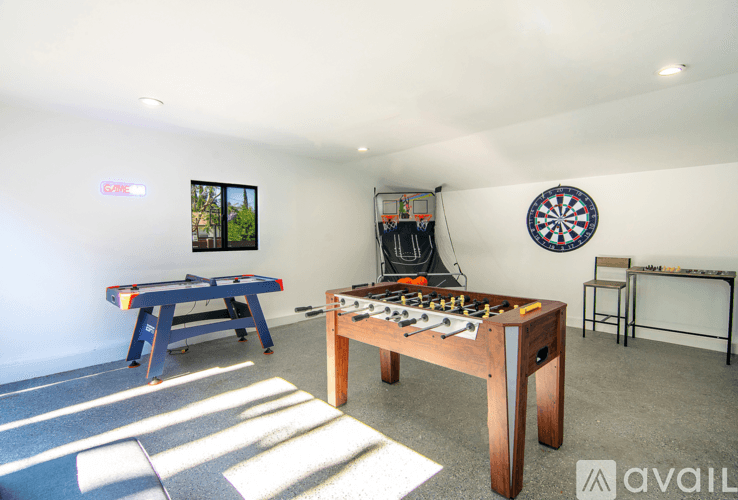 Los Angeles House: 18328 Bessemer St