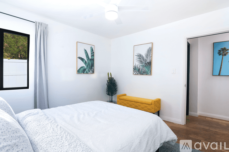 Los Angeles House: 18328 Bessemer St