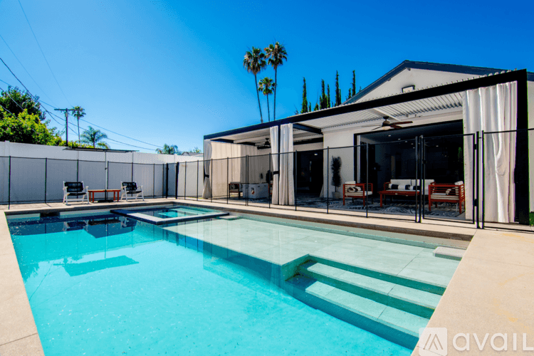 Los Angeles House: 18328 Bessemer St
