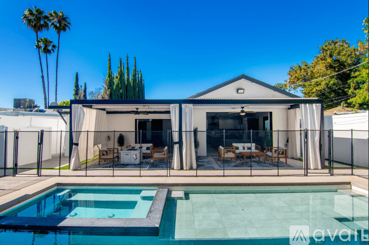 Los Angeles House: 18328 Bessemer St