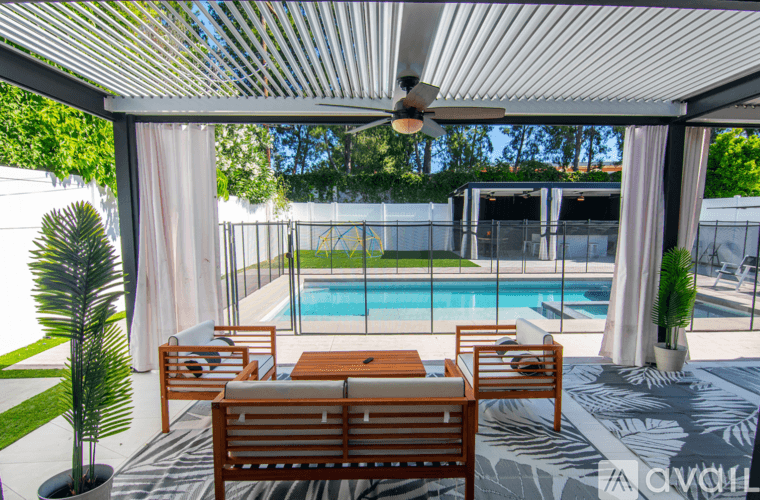 Los Angeles House: 18328 Bessemer St