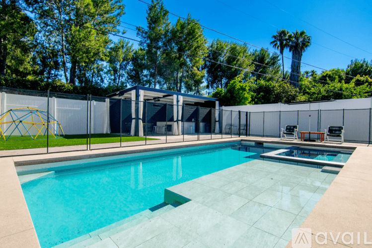 Los Angeles House: 18328 Bessemer St
