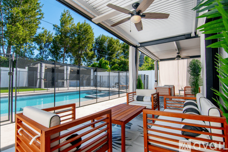 Los Angeles House: 18328 Bessemer St
