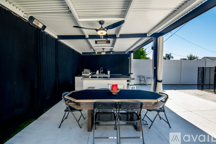 Los Angeles House: 18328 Bessemer St
