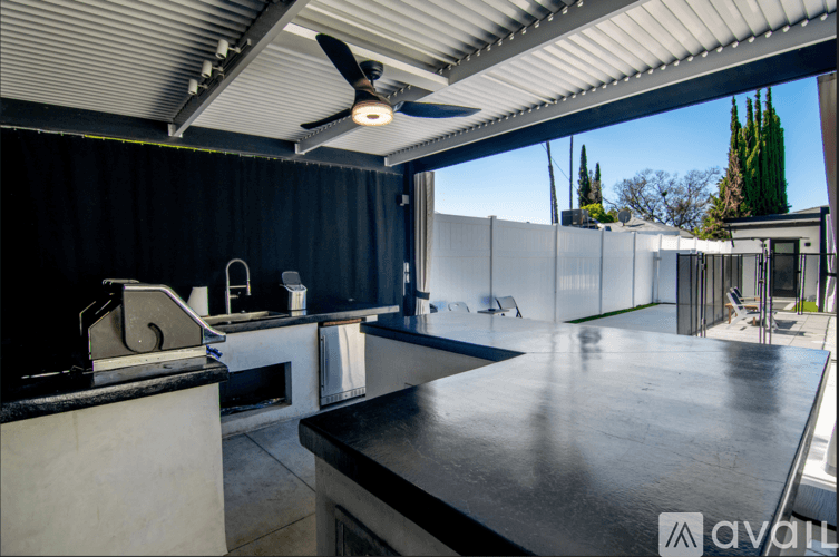 Los Angeles House: 18328 Bessemer St