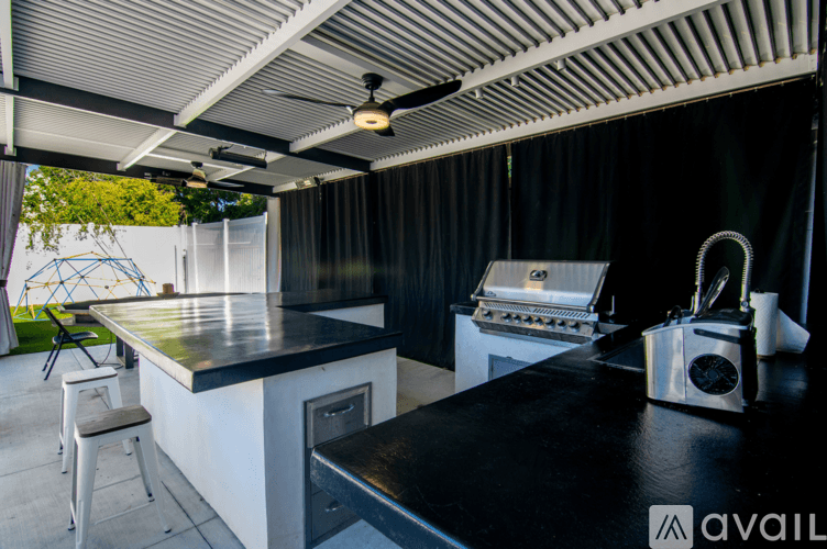 Los Angeles House: 18328 Bessemer St