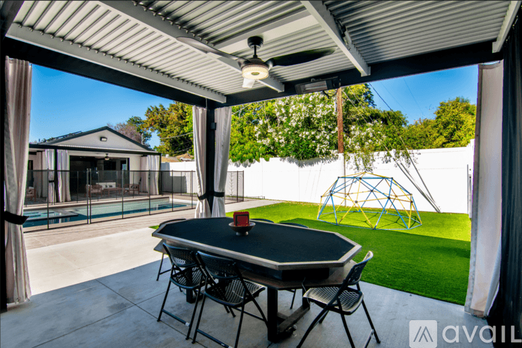 Los Angeles House: 18328 Bessemer St