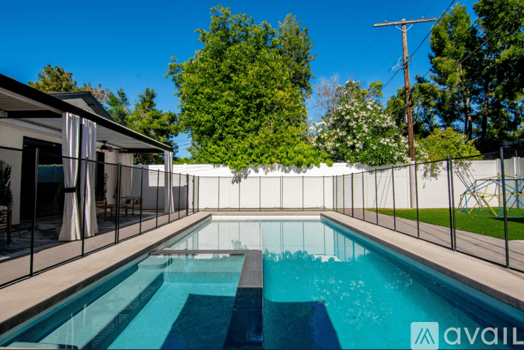 Los Angeles House: 18328 Bessemer St