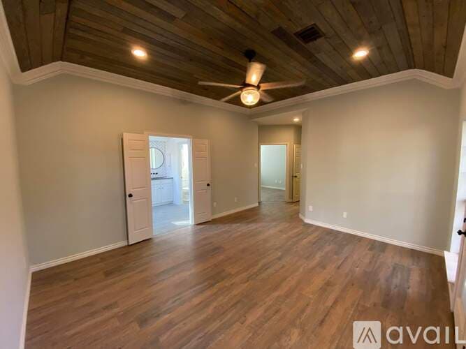 Arlington House: 2409 North Hunter Place Lane