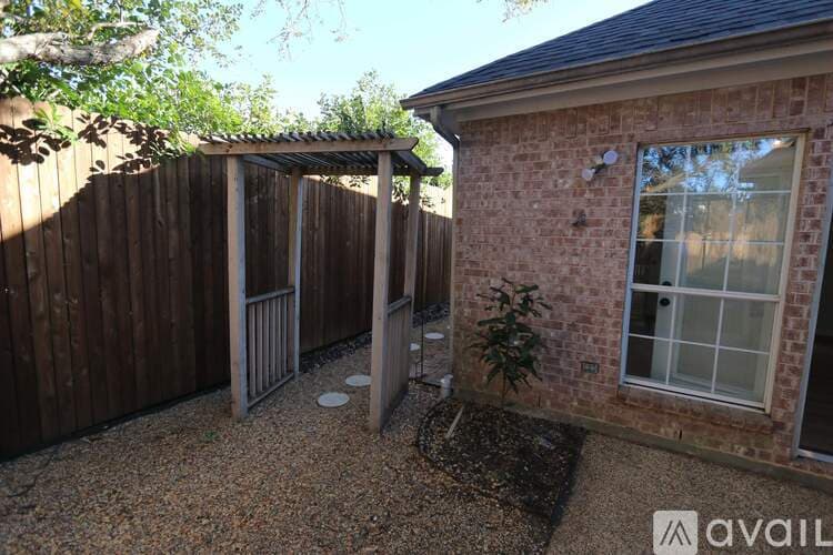 Arlington House: 2409 North Hunter Place Lane