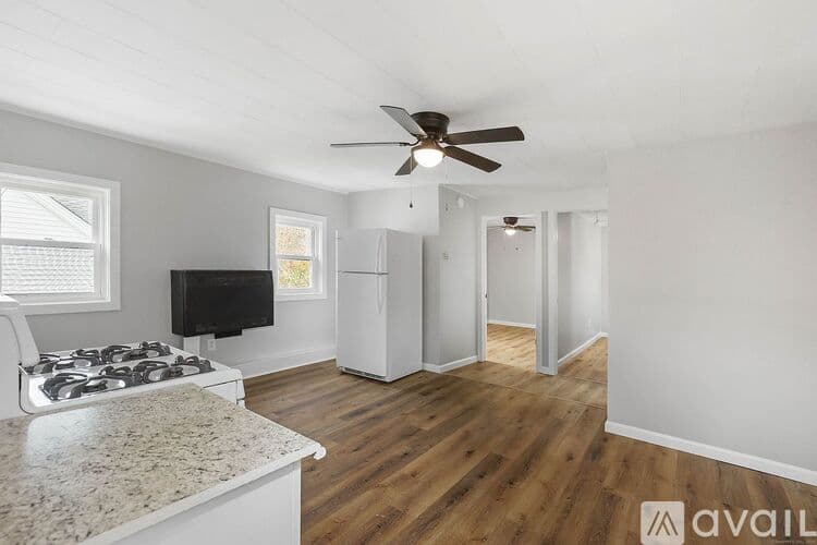 Putnam Apartment: 45 Battey Street