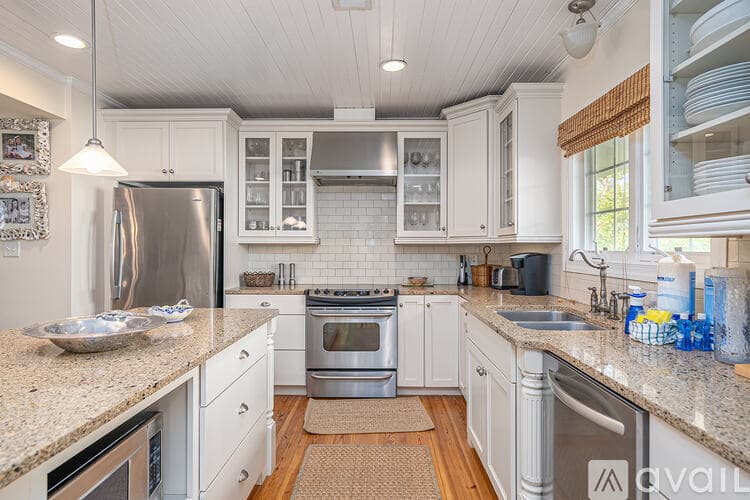 Tybee Island House: 1701 Chatham Ave