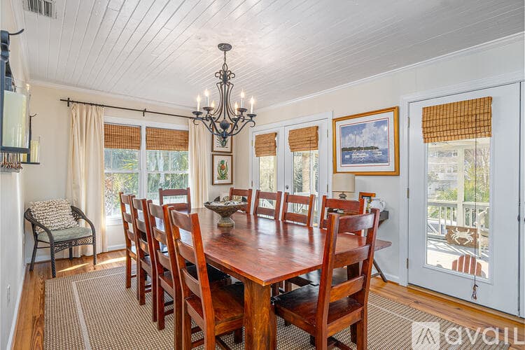 Tybee Island House: 1701 Chatham Ave