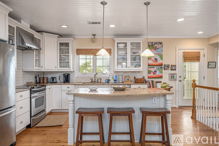 Tybee Island House: 1701 Chatham Ave