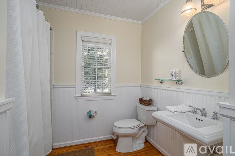 Tybee Island House: 1701 Chatham Ave
