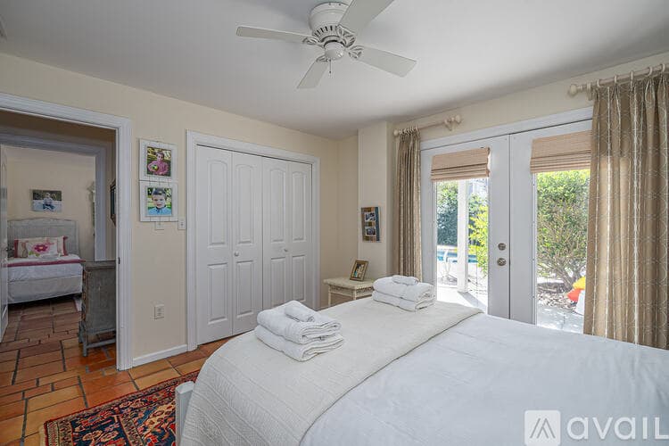 Tybee Island House: 1701 Chatham Ave