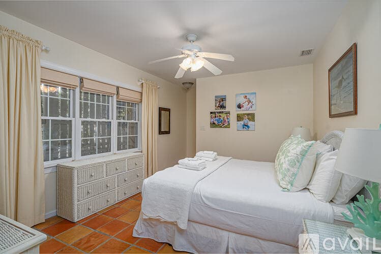 Tybee Island House: 1701 Chatham Ave