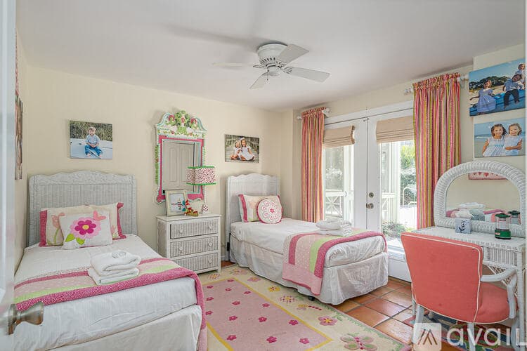Tybee Island House: 1701 Chatham Ave