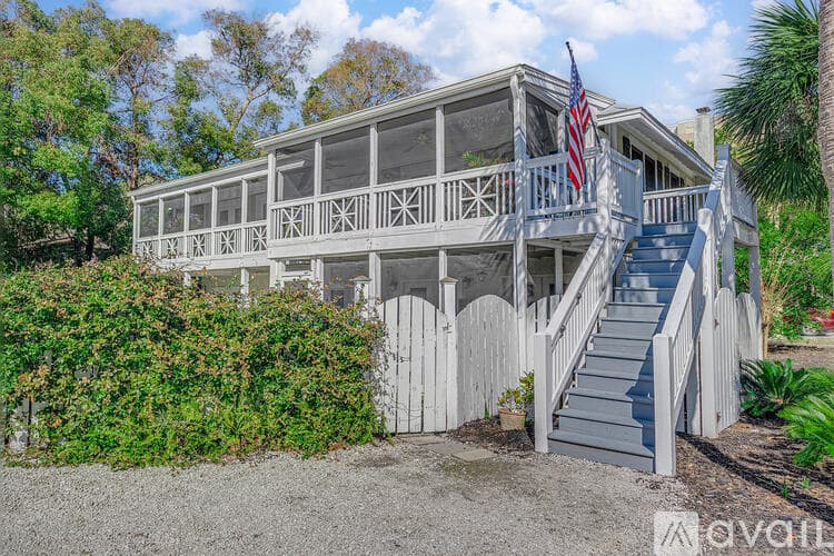 Tybee Island House: 1701 Chatham Ave