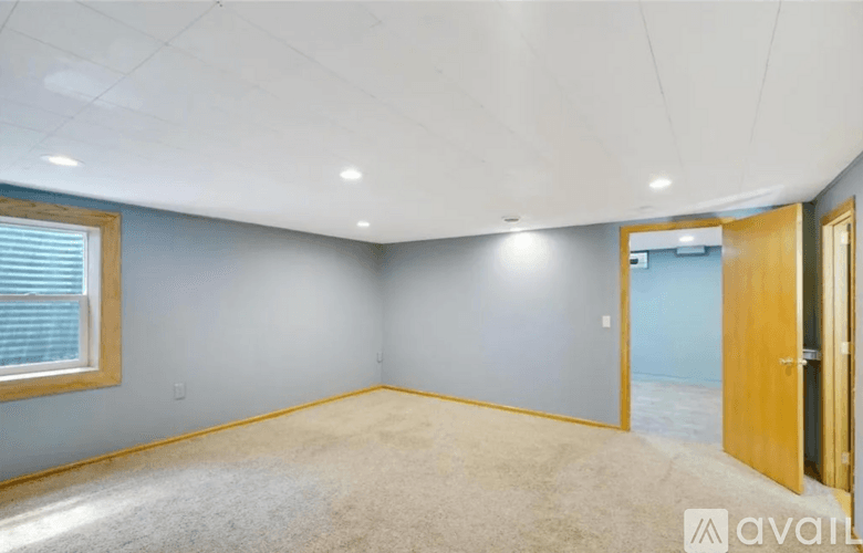Wayzata House: 16100 Gleason Lake Road